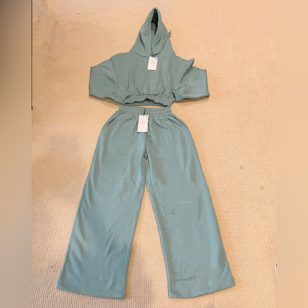 Zara sweatsuit set with hoodie and wide leg pants size: S top and M bottoms.